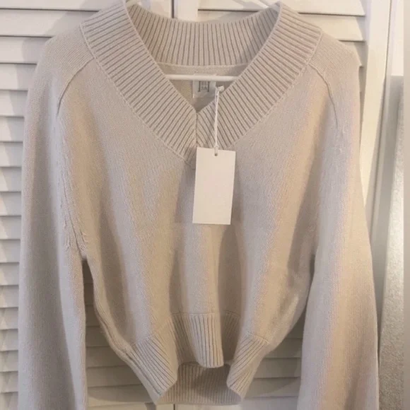 Final drop! Price firm- NWT HELSA Talena Cashmere V-neck Sweater - medium - Picture 2 of 7